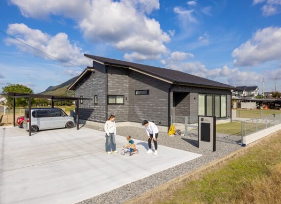 観音寺市 Ｔ様 ”無垢の外壁素材”を使用した存在感のある平屋