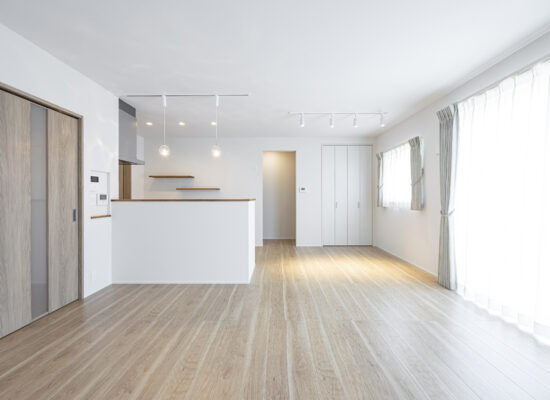 三豊市　F様　お日さまと仲良く暮らす贅沢。陽だまりの暖かさに包まれて、地球にも家計にも優しい平屋